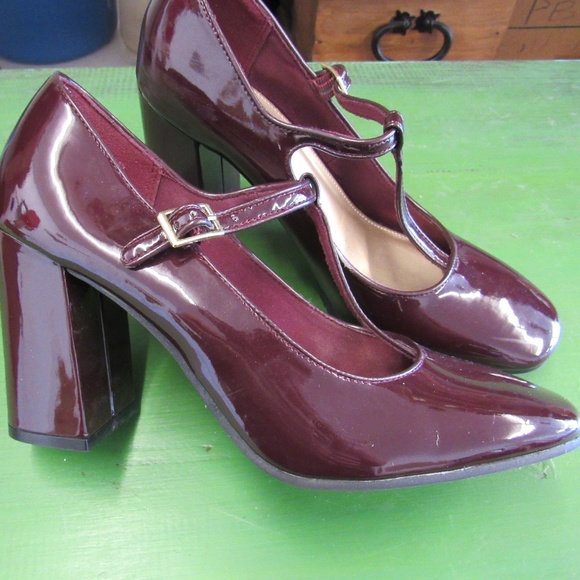 FIONI Clothing Shoes - Burgundy Patent Leather Strappy Shoes size 8.5